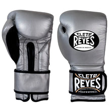 Cargar imagen en el visor de la galería, Guantes Cleto Reyes con cierre de contacto en piel 16 OZ