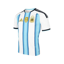Cargar imagen en el visor de la galería, Jersey adidas Futbol Argentina Local Fan 2026 Hombre JM8396