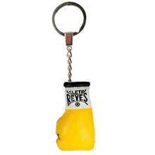 Cargar imagen en el visor de la galería, Guantes miniatura Cleto Reyes con llavero