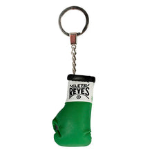 Cargar imagen en el visor de la galería, Guantes miniatura Cleto Reyes con llavero