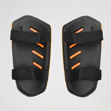 Cargar imagen en el visor de la galería, Puma Espinilleras Ultra Light Strap