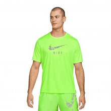 Cargar imagen en el visor de la galería, Playera Nike Dri-Fit Run Division