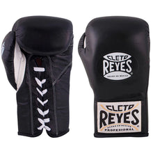 Cargar imagen en el visor de la galería, Guantes Cleto Reyes oficiales de pelea en piel negro 10 oz negro
