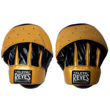 Cargar imagen en el visor de la galería, Manillas Cleto Reyes para boxeo de alto desempeño en piel
