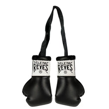 Cargar imagen en el visor de la galería, Par de guantes miniatura Cleto Reyes
