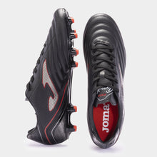 Cargar imagen en el visor de la galería, Botas fútbol Aguila 23 terreno firme FG negro rojo
