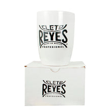 Cargar imagen en el visor de la galería, Taza grabada Cleto Reyes
