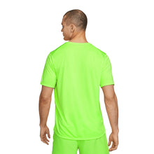 Cargar imagen en el visor de la galería, Playera Nike Dri-Fit Run Division
